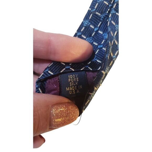 Huntington Men's Tie Blue White Textured Geometric Squares Pure Silk Made U.S.A. - Picture 9 of 13